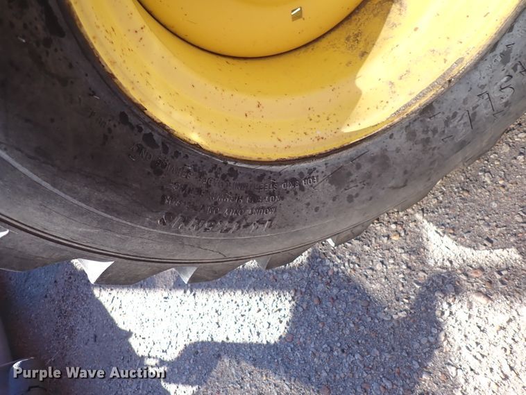 image for item DI1814 2009 John Deere 2520  MFWD tractor