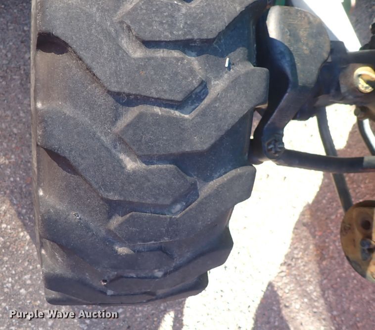 image for item DI1814 2009 John Deere 2520  MFWD tractor