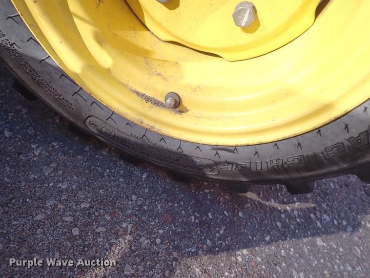 image for item DI1814 2009 John Deere 2520  MFWD tractor