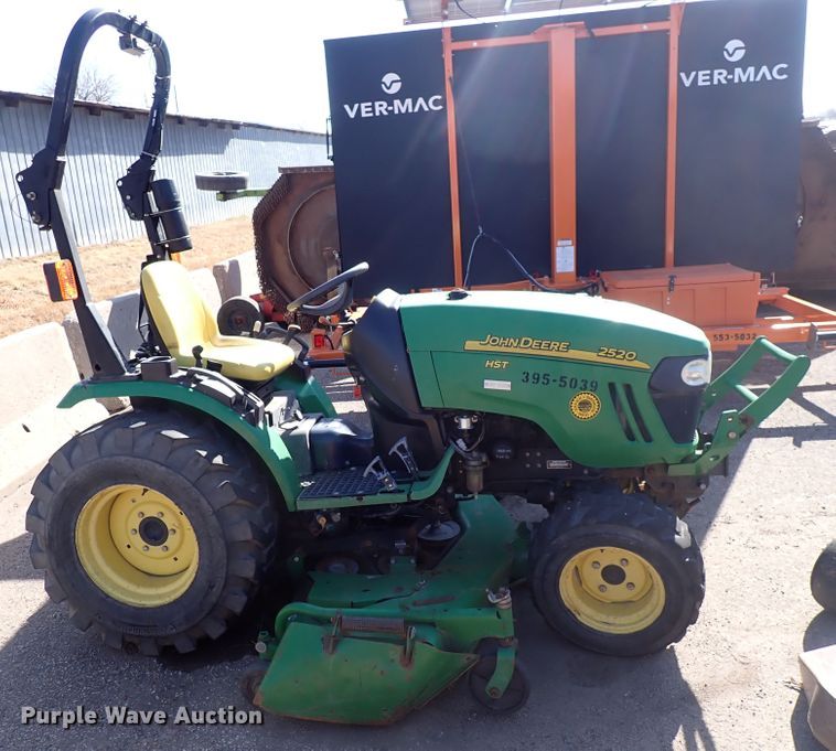 image for item DI1817 2009 John Deere 2520  MFWD tractor