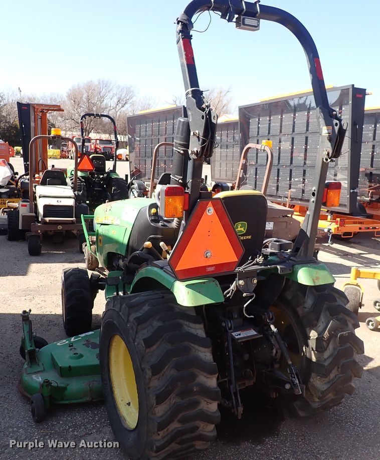 image for item DI1817 2009 John Deere 2520  MFWD tractor