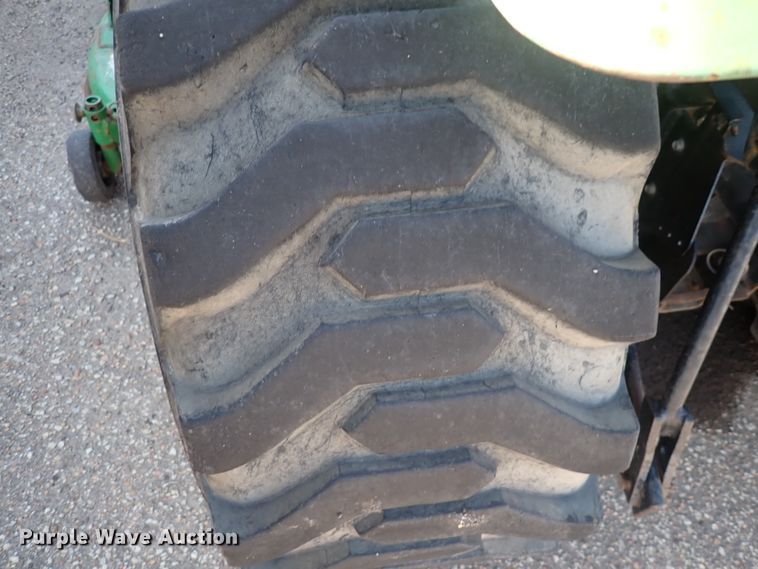 image for item DI1817 2009 John Deere 2520  MFWD tractor