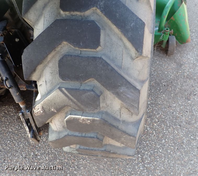 image for item DI1817 2009 John Deere 2520  MFWD tractor