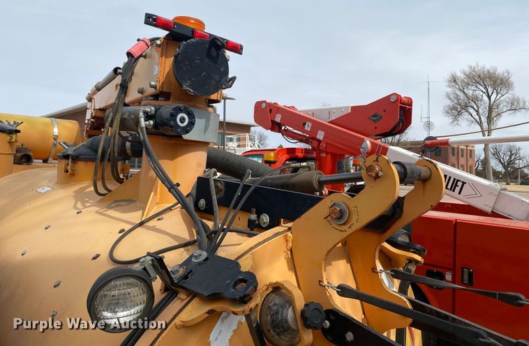 image for item DM8303 2012 Ring-o-matic 850  vacuum excavator