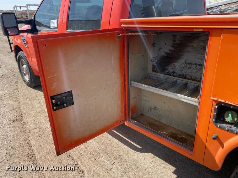 image for item DM8304 2009 Ford F250 Super Duty  Crew Cab utility bed pickup truck