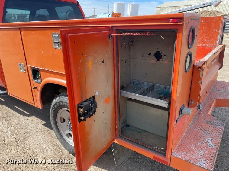 image for item DM8304 2009 Ford F250 Super Duty  Crew Cab utility bed pickup truck