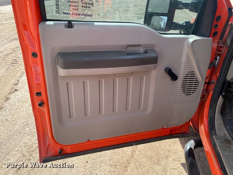 image for item DM8304 2009 Ford F250 Super Duty  Crew Cab utility bed pickup truck