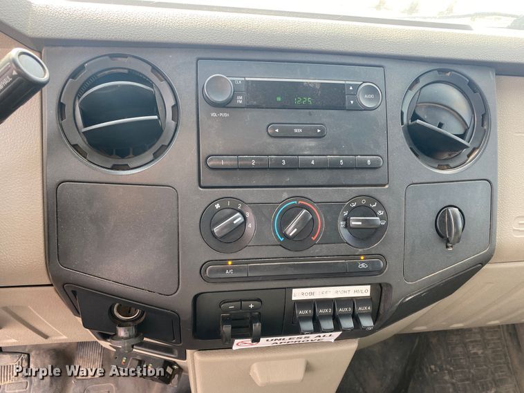 image for item DM8304 2009 Ford F250 Super Duty  Crew Cab utility bed pickup truck