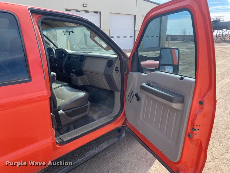 image for item DM8304 2009 Ford F250 Super Duty  Crew Cab utility bed pickup truck