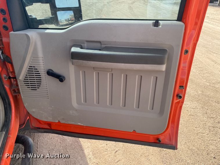 image for item DM8304 2009 Ford F250 Super Duty  Crew Cab utility bed pickup truck