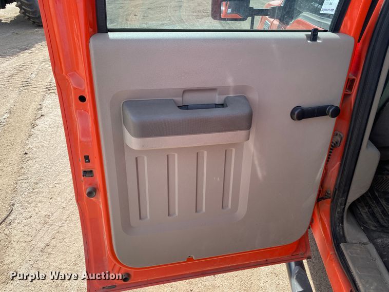 image for item DM8304 2009 Ford F250 Super Duty  Crew Cab utility bed pickup truck