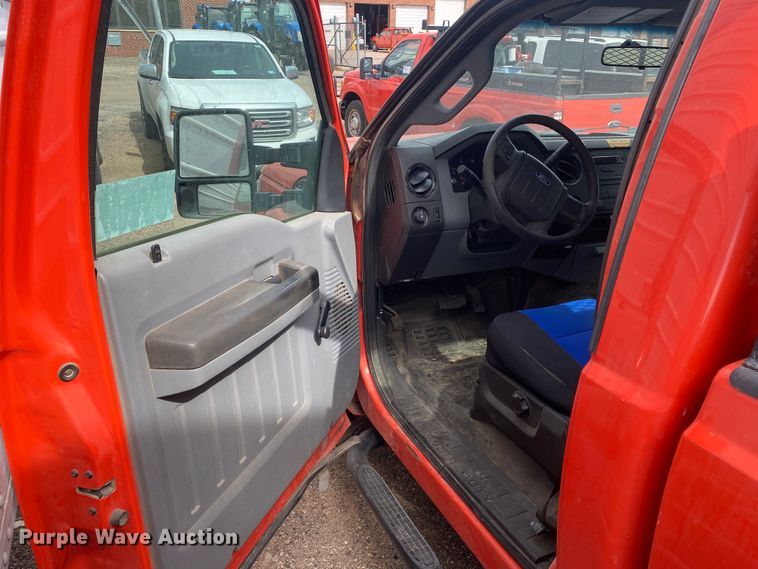 image for item DM8310 2011 Ford F250 Super Duty  pickup truck