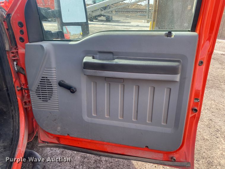 image for item DM8313 2011 Ford F250 Super Duty  pickup truck