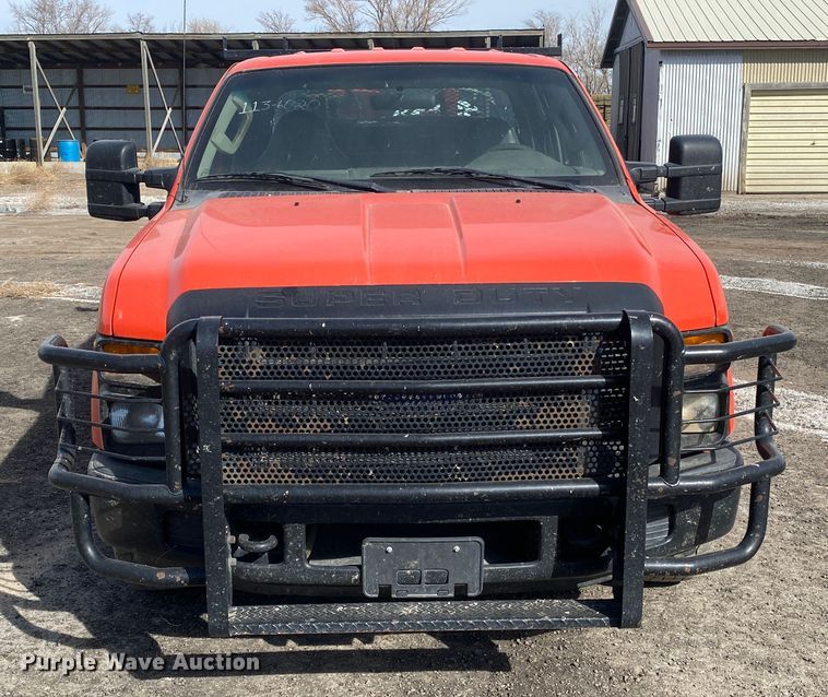 image for item DM8315 2010 Ford F250 Super Duty  Crew Cab utility bed pickup truck