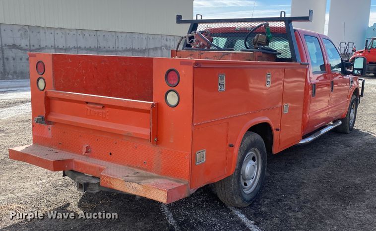 image for item DM8315 2010 Ford F250 Super Duty  Crew Cab utility bed pickup truck