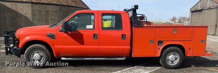 image for item DM8315 2010 Ford F250 Super Duty  Crew Cab utility bed pickup truck