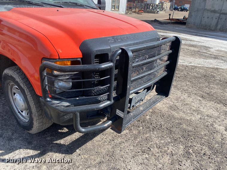 image for item DM8315 2010 Ford F250 Super Duty  Crew Cab utility bed pickup truck