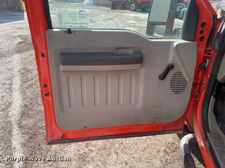 image for item DM8315 2010 Ford F250 Super Duty  Crew Cab utility bed pickup truck