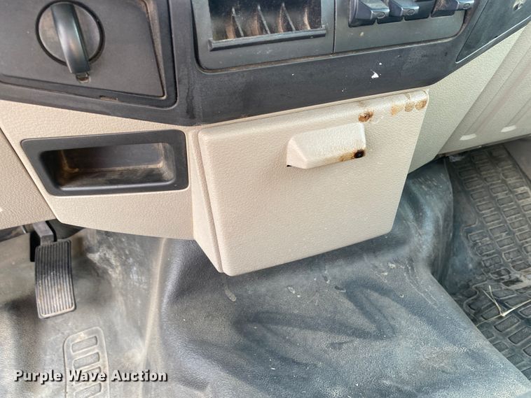 image for item DM8315 2010 Ford F250 Super Duty  Crew Cab utility bed pickup truck