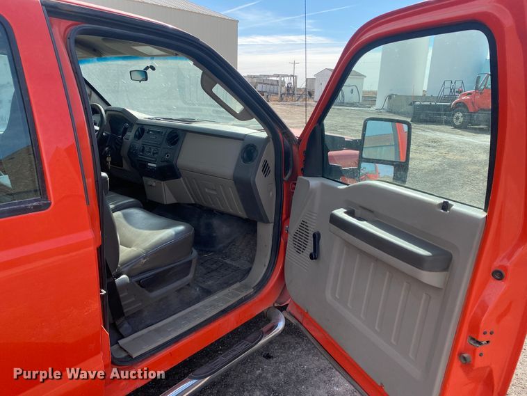 image for item DM8315 2010 Ford F250 Super Duty  Crew Cab utility bed pickup truck