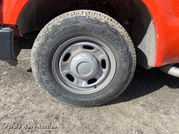 image for item DM8315 2010 Ford F250 Super Duty  Crew Cab utility bed pickup truck