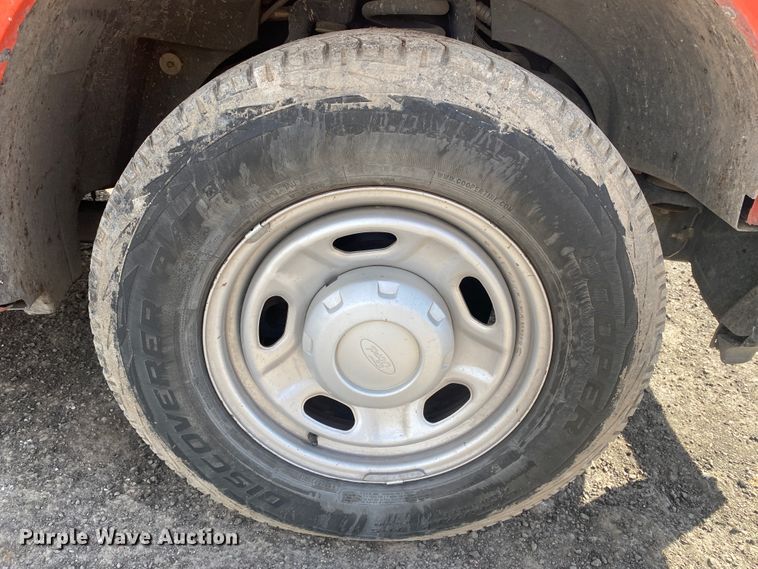 image for item DM8315 2010 Ford F250 Super Duty  Crew Cab utility bed pickup truck