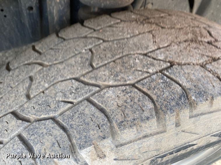 image for item DM8315 2010 Ford F250 Super Duty  Crew Cab utility bed pickup truck