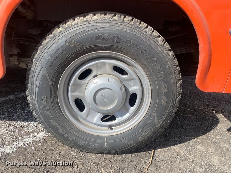 image for item DM8315 2010 Ford F250 Super Duty  Crew Cab utility bed pickup truck