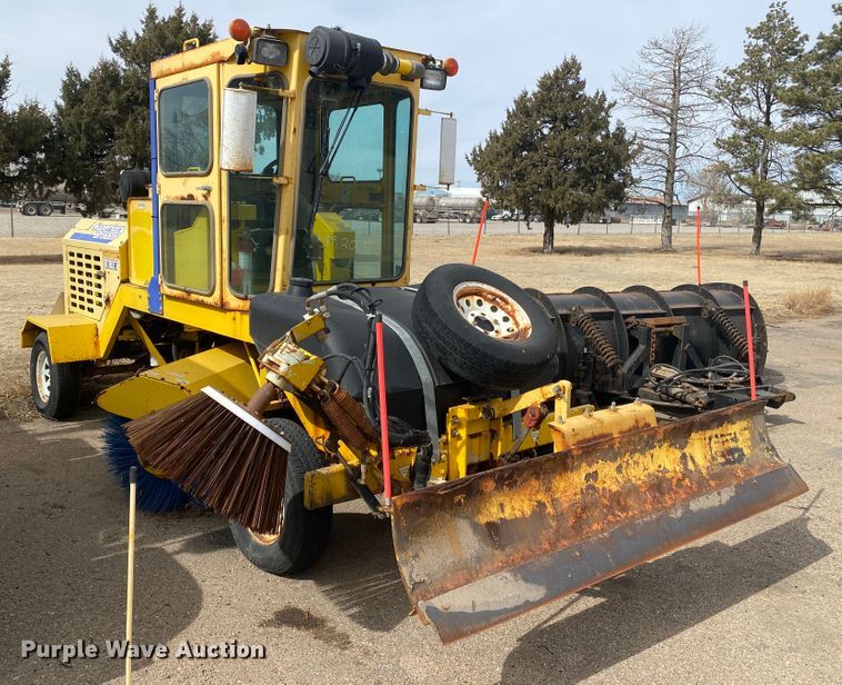 image for item DM8316 2007 Superior DT80CT  broom