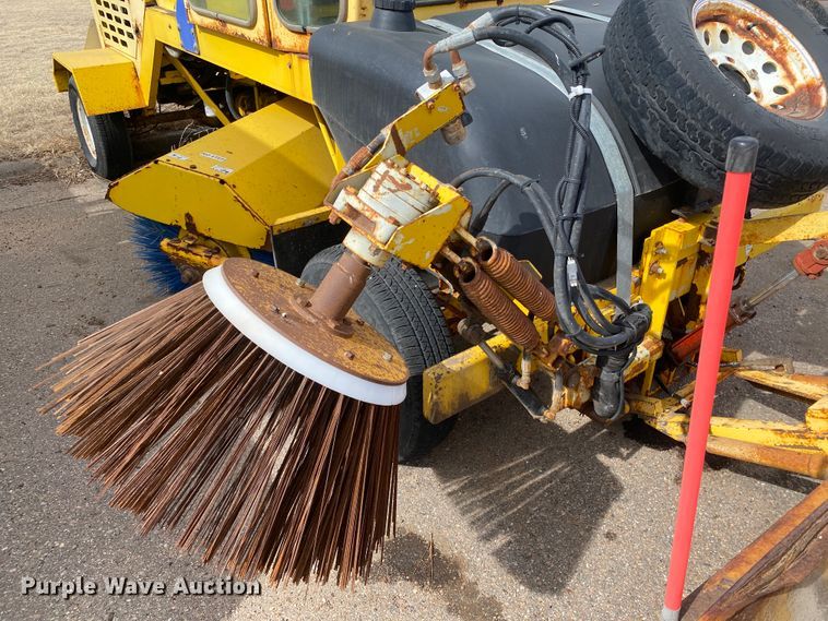 image for item DM8316 2007 Superior DT80CT  broom