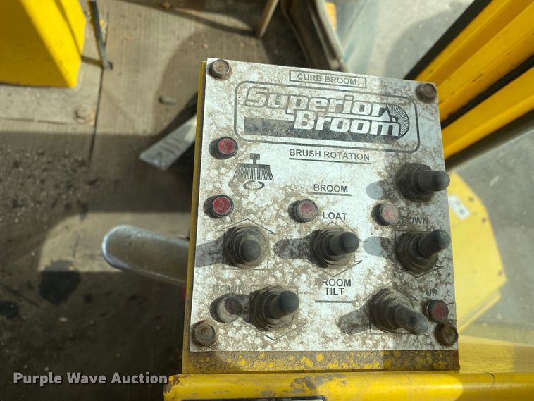 image for item DM8316 2007 Superior DT80CT  broom