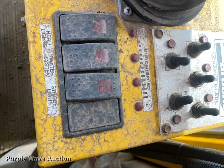 image for item DM8316 2007 Superior DT80CT  broom