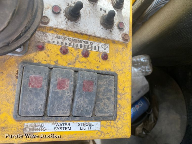 image for item DM8316 2007 Superior DT80CT  broom