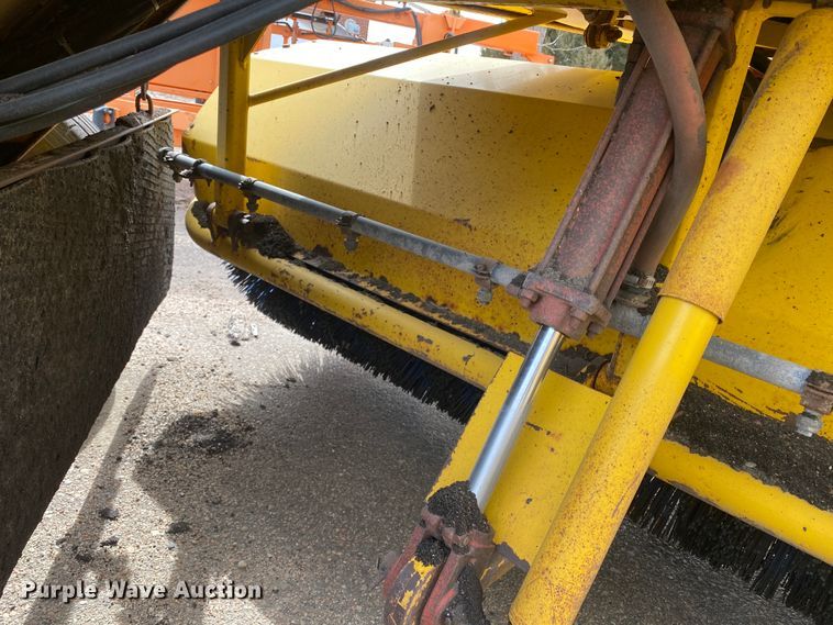 image for item DM8317 2007 Superior DT80CT  broom