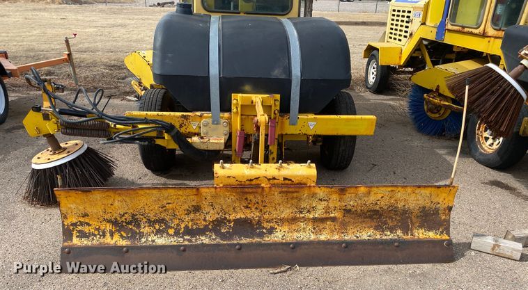 image for item DM8317 2007 Superior DT80CT  broom