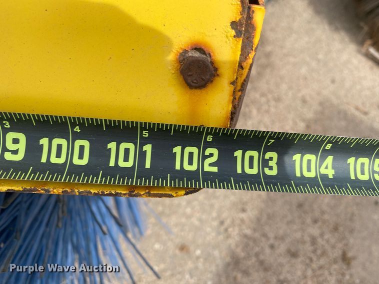 image for item DM8317 2007 Superior DT80CT  broom