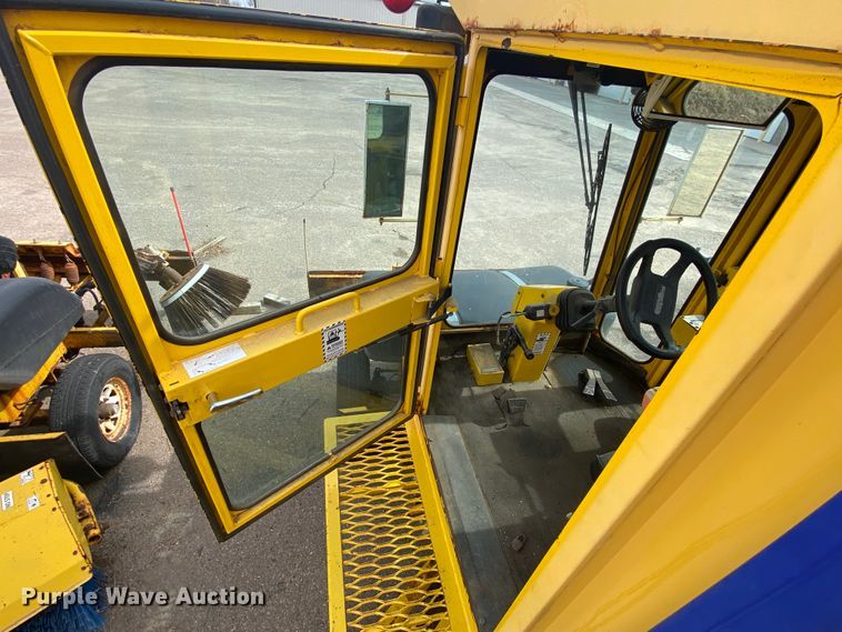 image for item DM8317 2007 Superior DT80CT  broom