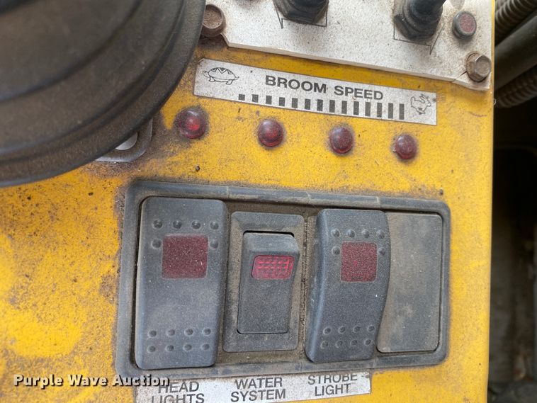 image for item DM8317 2007 Superior DT80CT  broom