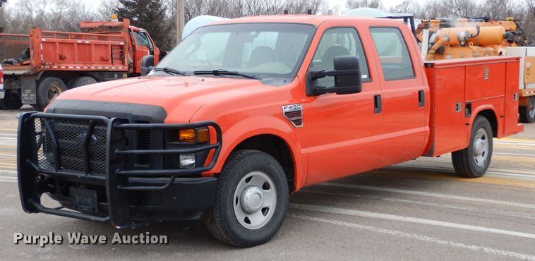 image for item IE9651 2008 Ford F250 Super Duty XL  Crew Cab utility bed pickup truck