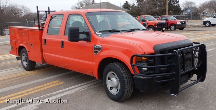 image for item IE9651 2008 Ford F250 Super Duty XL  Crew Cab utility bed pickup truck