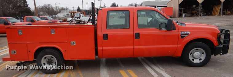 image for item IE9651 2008 Ford F250 Super Duty XL  Crew Cab utility bed pickup truck