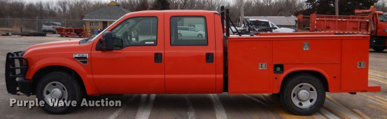 image for item IE9651 2008 Ford F250 Super Duty XL  Crew Cab utility bed pickup truck