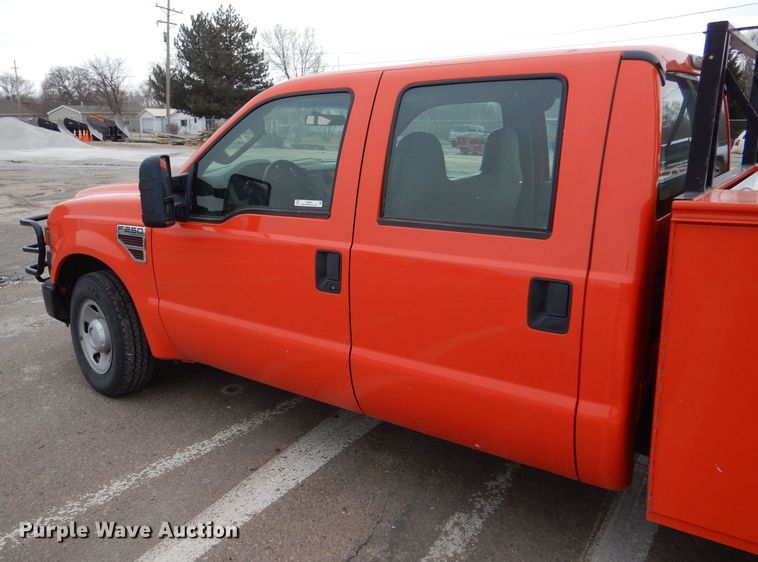 image for item IE9651 2008 Ford F250 Super Duty XL  Crew Cab utility bed pickup truck