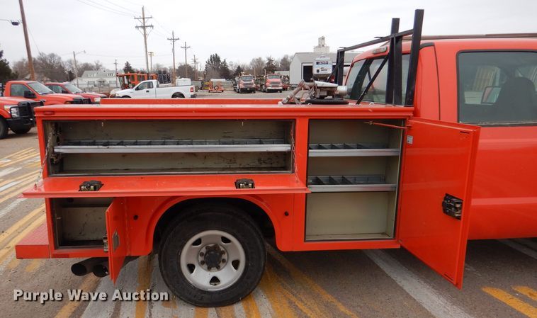 image for item IE9651 2008 Ford F250 Super Duty XL  Crew Cab utility bed pickup truck