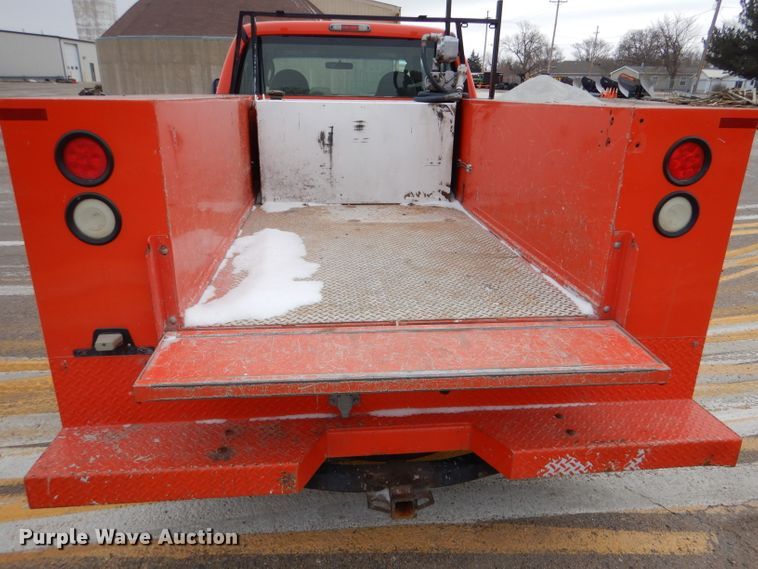 image for item IE9651 2008 Ford F250 Super Duty XL  Crew Cab utility bed pickup truck