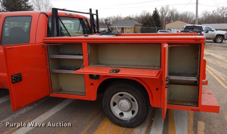 image for item IE9651 2008 Ford F250 Super Duty XL  Crew Cab utility bed pickup truck