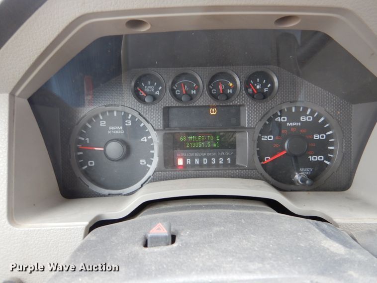 image for item IE9651 2008 Ford F250 Super Duty XL  Crew Cab utility bed pickup truck