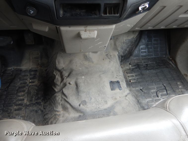 image for item IE9651 2008 Ford F250 Super Duty XL  Crew Cab utility bed pickup truck