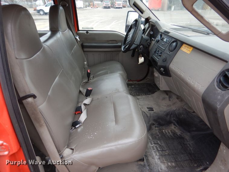 image for item IE9651 2008 Ford F250 Super Duty XL  Crew Cab utility bed pickup truck