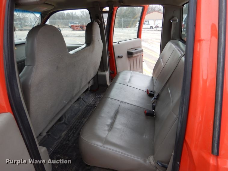 image for item IE9651 2008 Ford F250 Super Duty XL  Crew Cab utility bed pickup truck